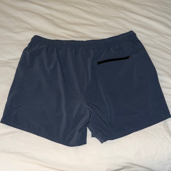 Vuori Men's Slate Blue Athletic Shorts 5’ Lined - Picture 5 of 7